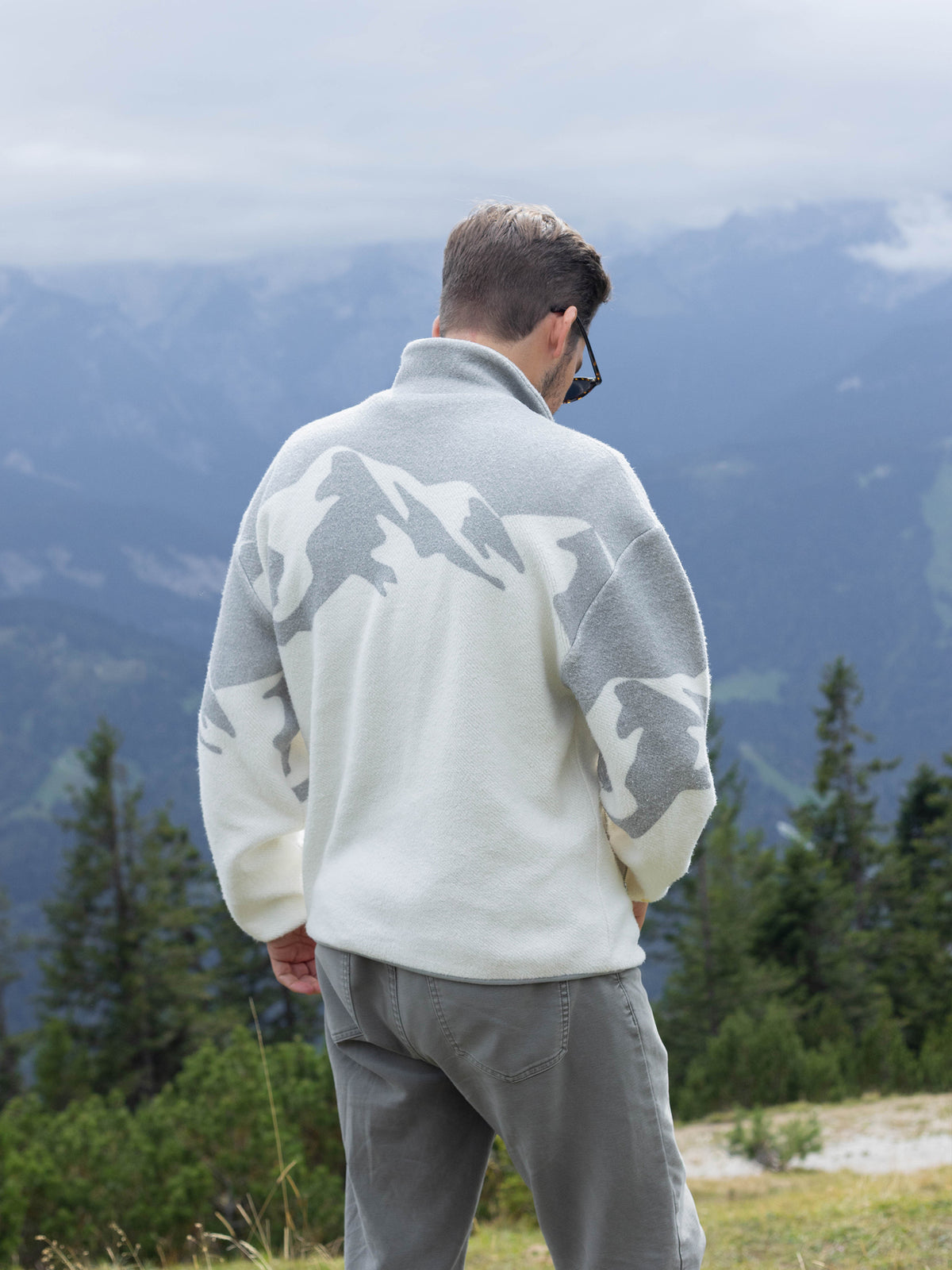 Back view of the Altitude organic cotton sherpa jacket, mountain range across the shoulders