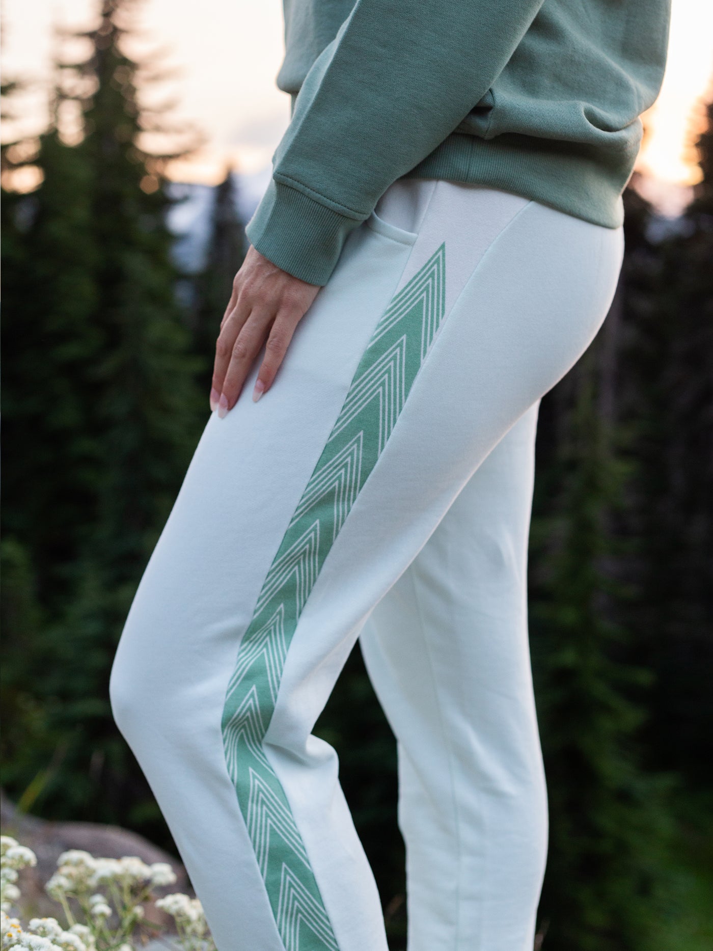 Picture of Cascadia Joggers - Women's
