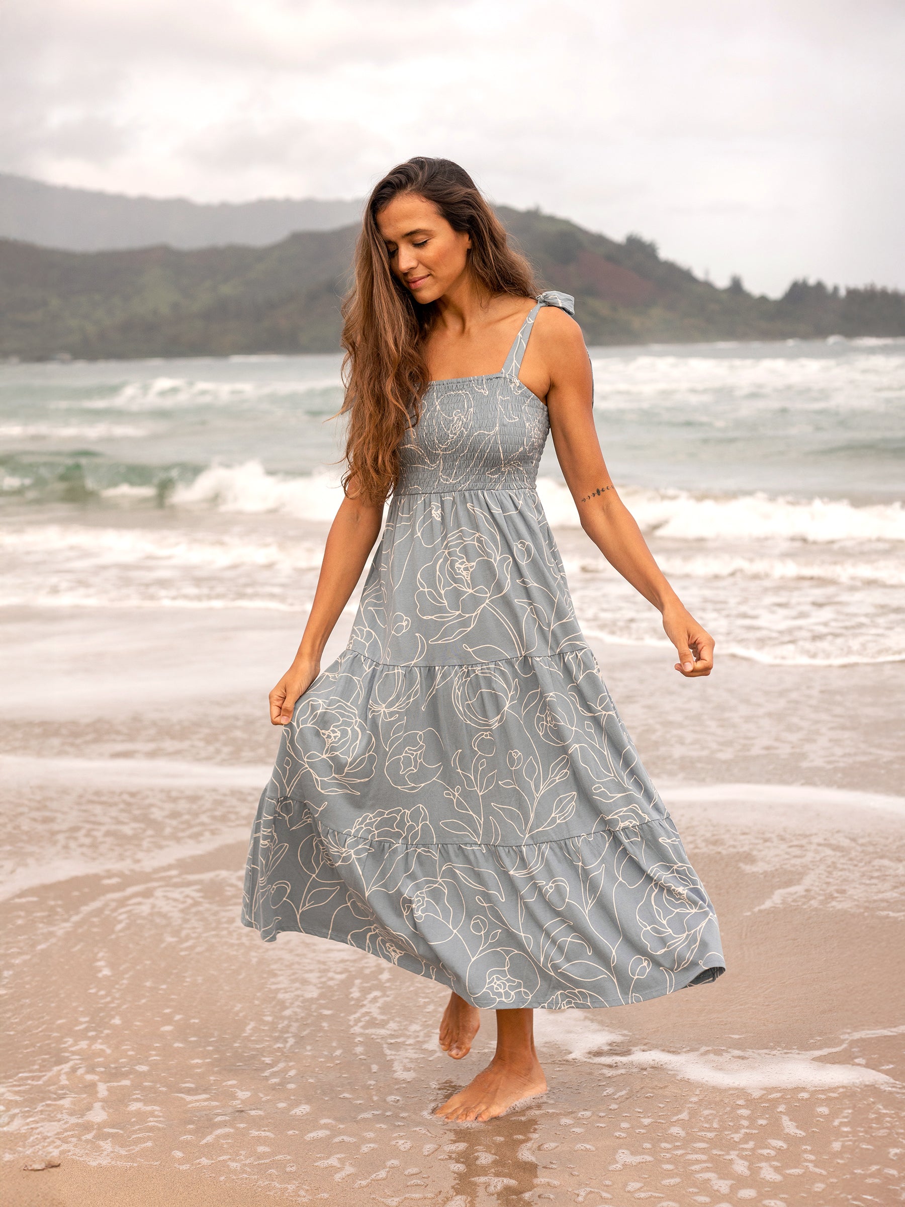 ワンピース SMOKE FLOWER FLARE DRESS Women's Organic Cotton Smocked Dress | Garden Rose