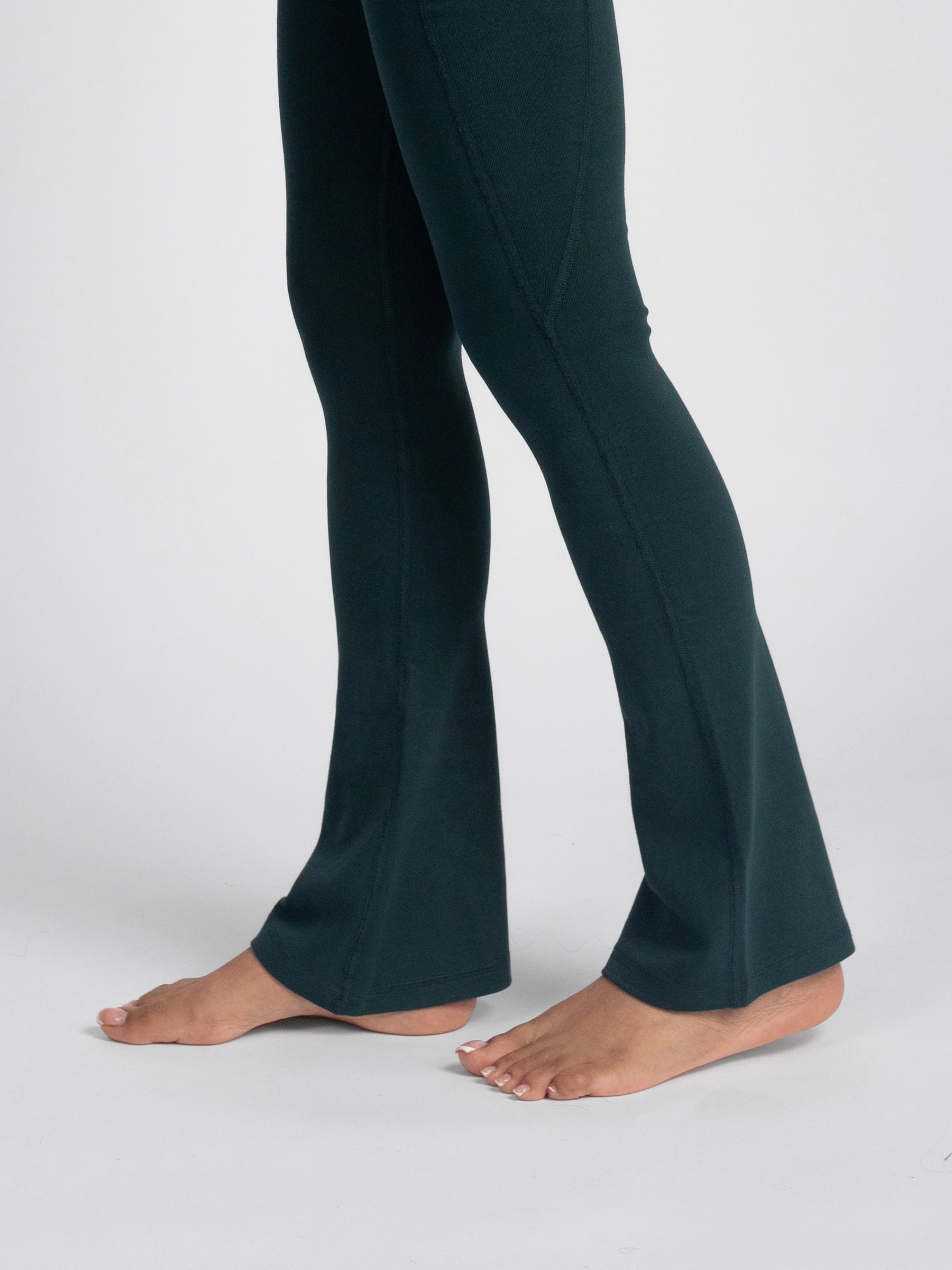 PlantTec™ Organic Flare Leggings | Monstera